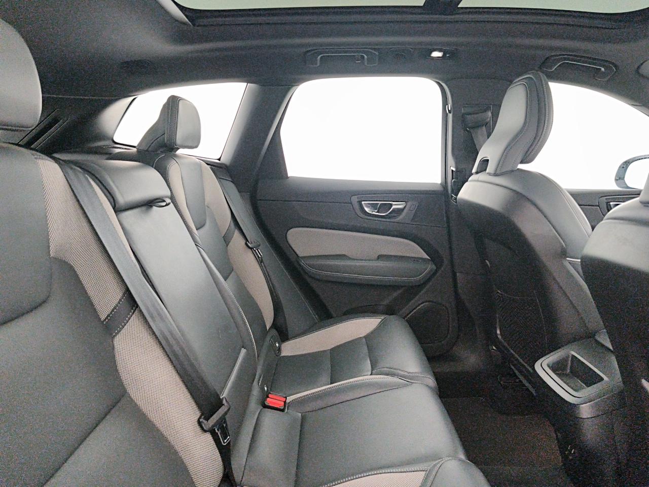 Volvo XC60 2.0 b4 Plus Dark awd