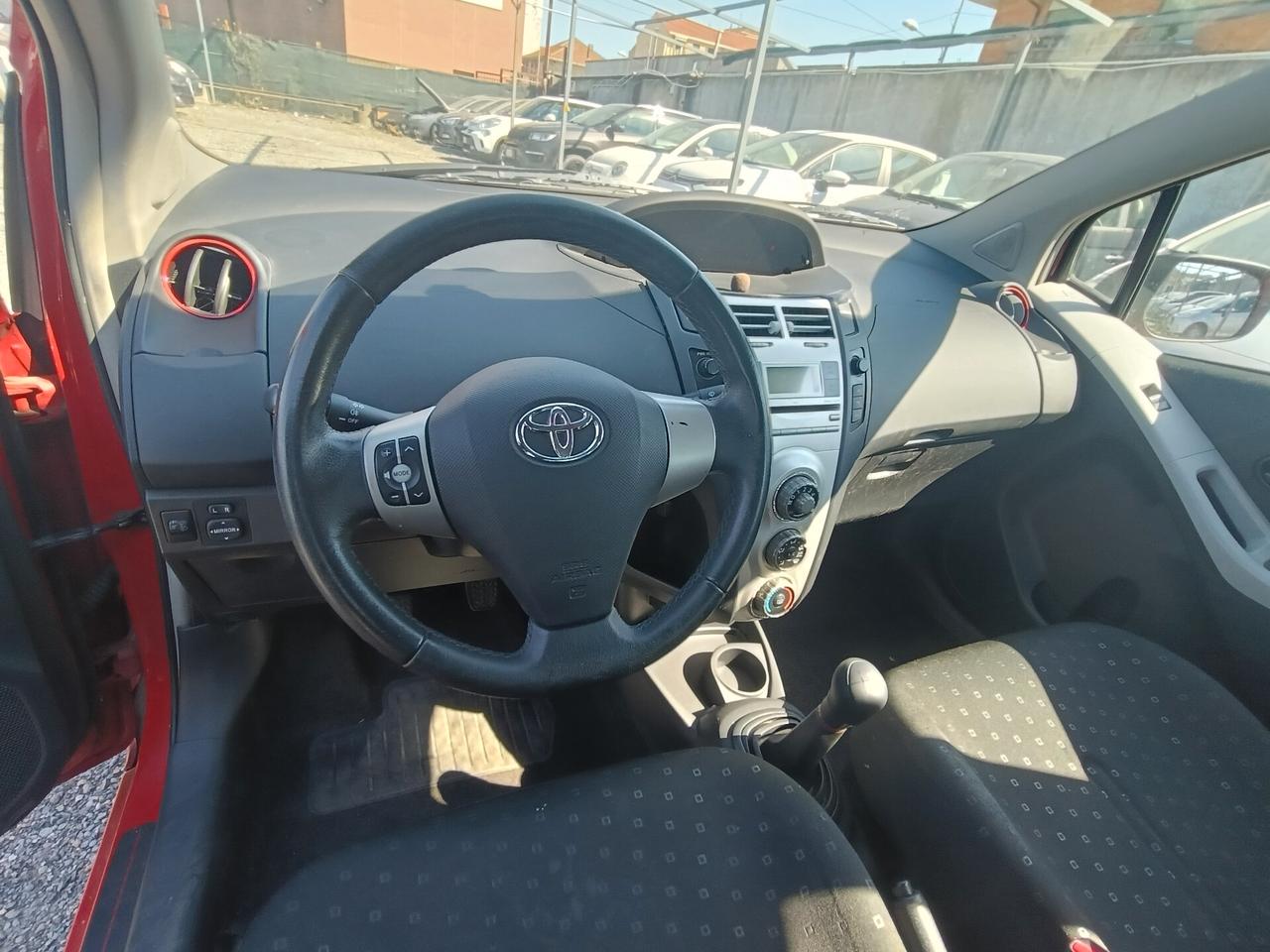 Toyota Yaris 1.0 5 porte Sol