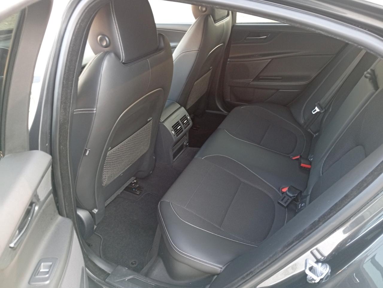 Jaguar XE 2.0 D Turbo Portfolio