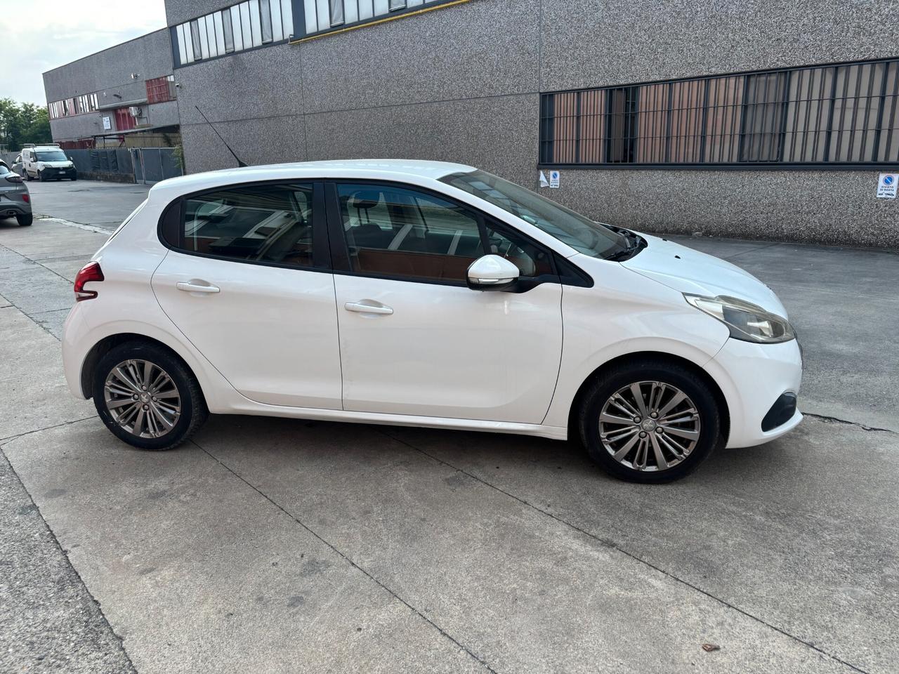 Peugeot 208 1.1