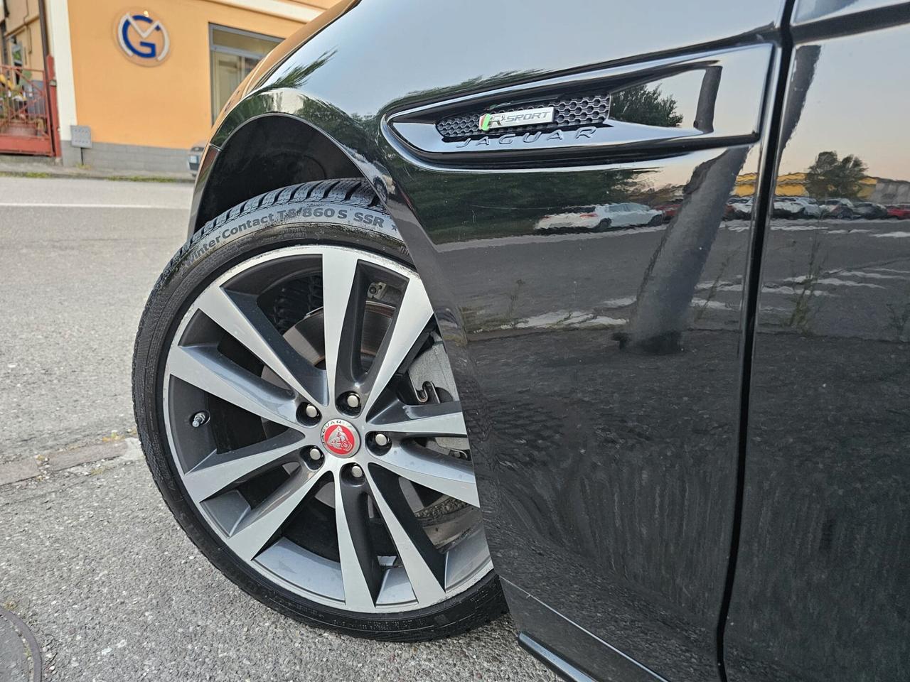 Jaguar XE 2.0 D Turbo 180cv 4WD*R-Sport*Pelle*Navi*19**