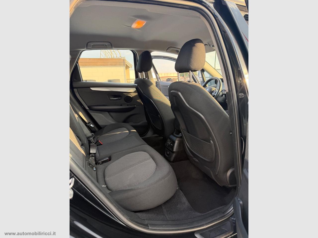 BMW 220i Active Tourer Advantage