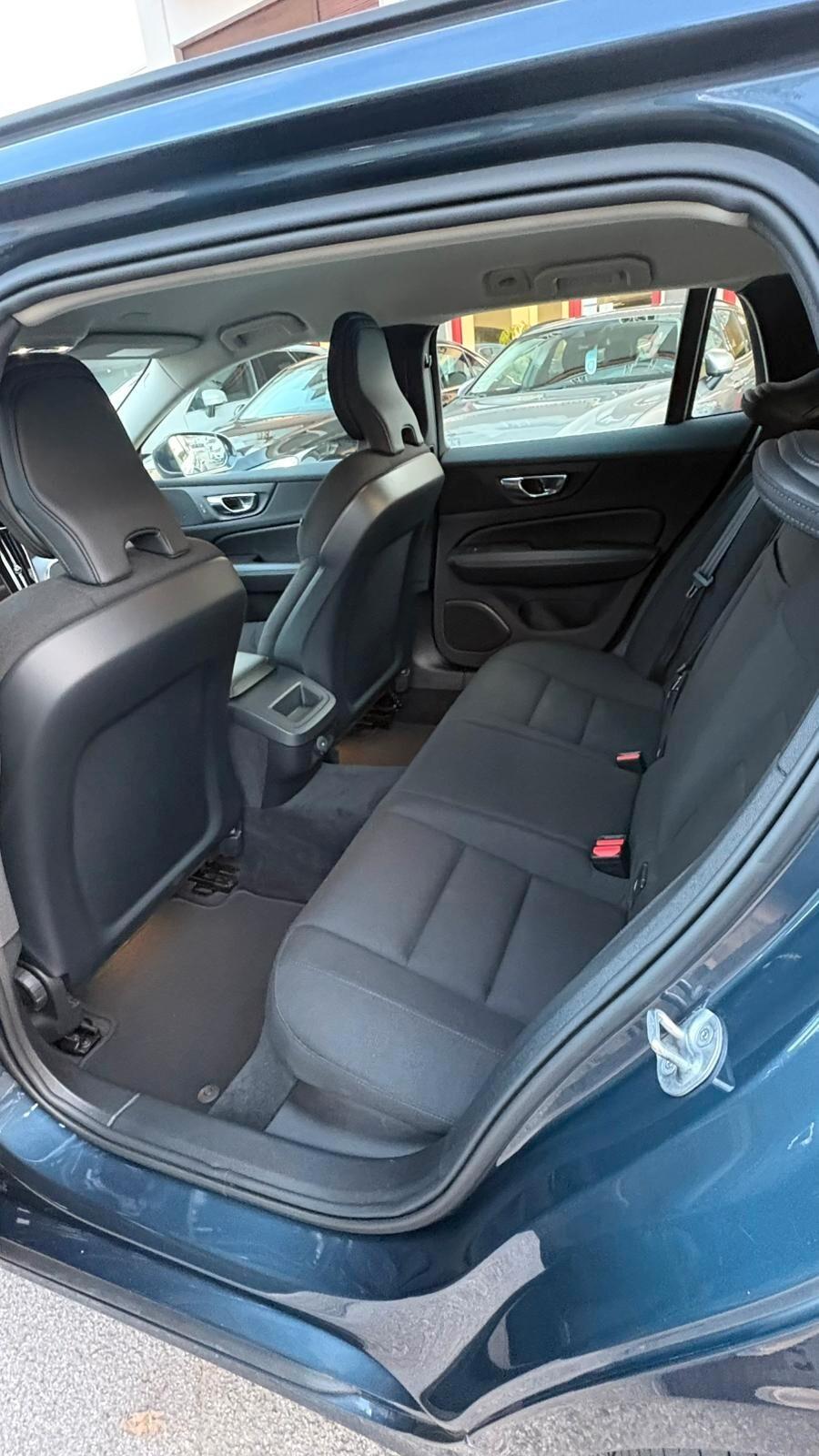 Volvo V60 B4 (d) Geartronic Momentum Business Pro