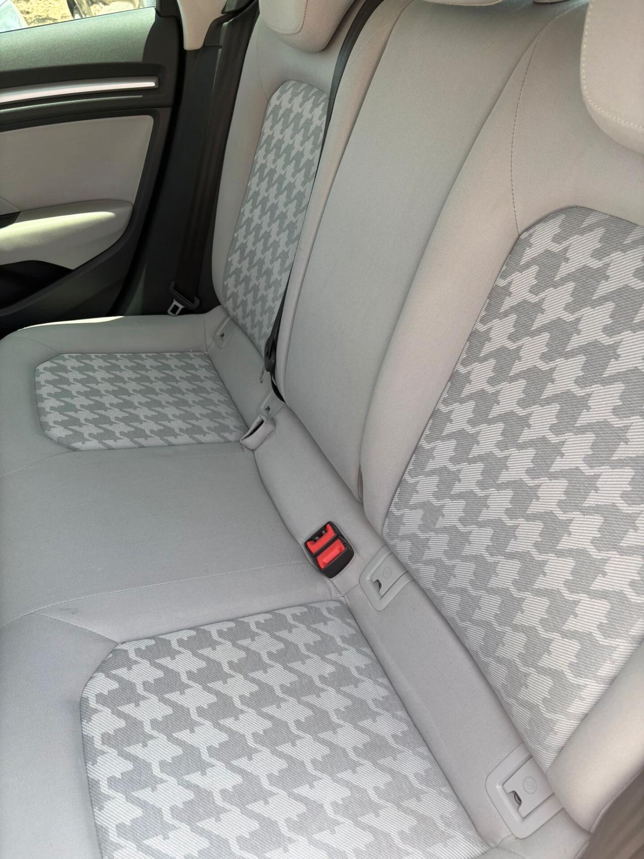 Audi A3 1.6 TDI clean diesel Attraction