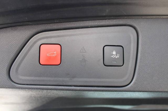 Peugeot 3008 II 1.5 bluehdi GT Pack 130cv eat8 Con TETTO APRIBILE