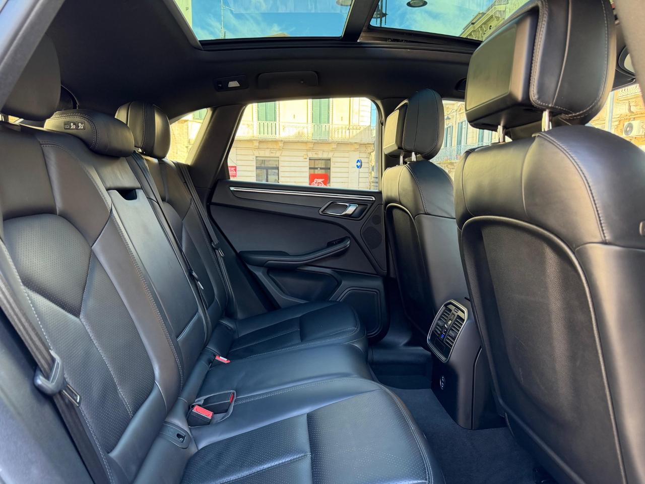 Porsche Macan 2.0 TURBO 245 CV PDK TETTO PASM