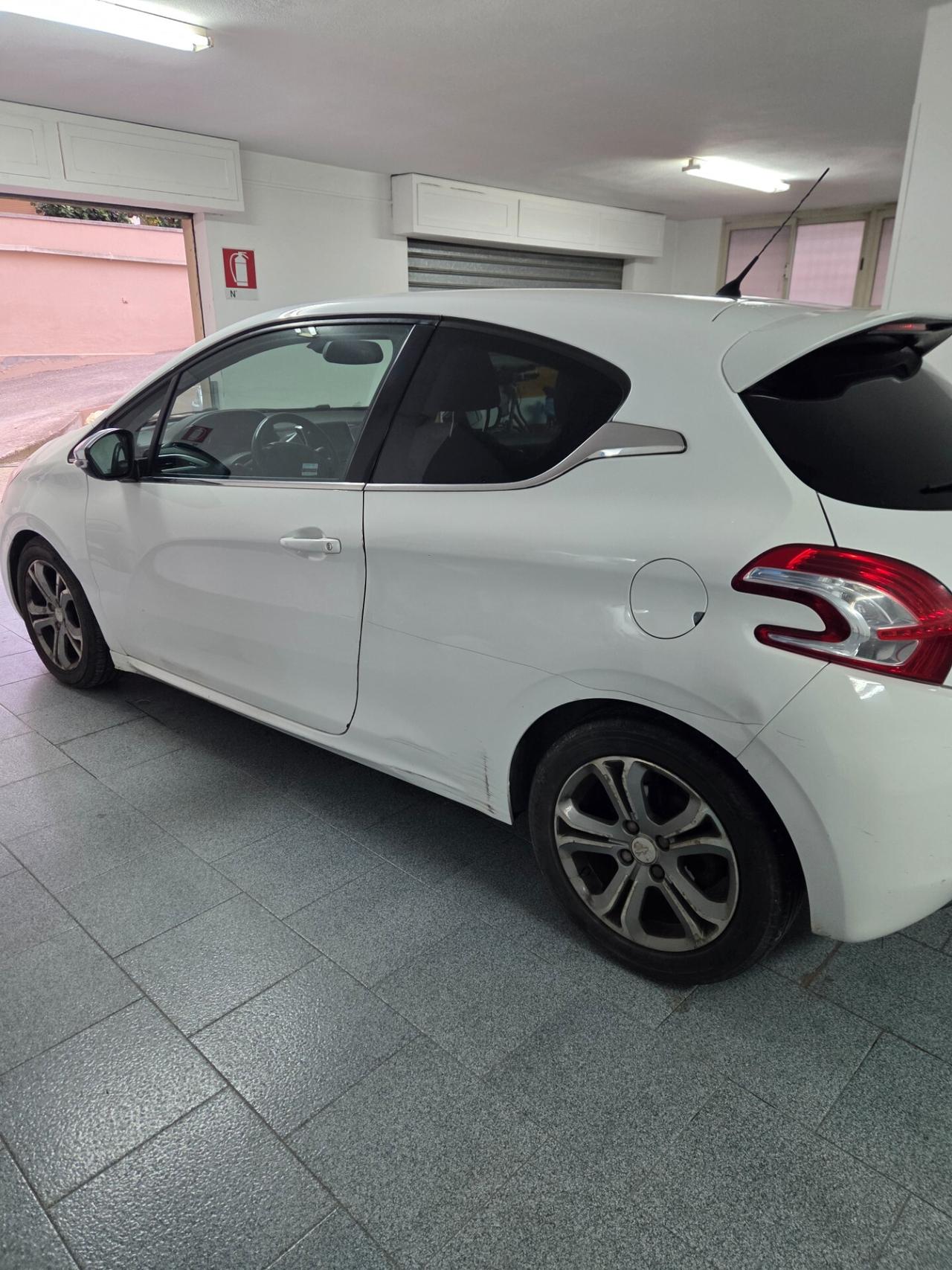 Peugeot 208 1.6 e-HDi 92 CV Stop&Start 3 porte Allure