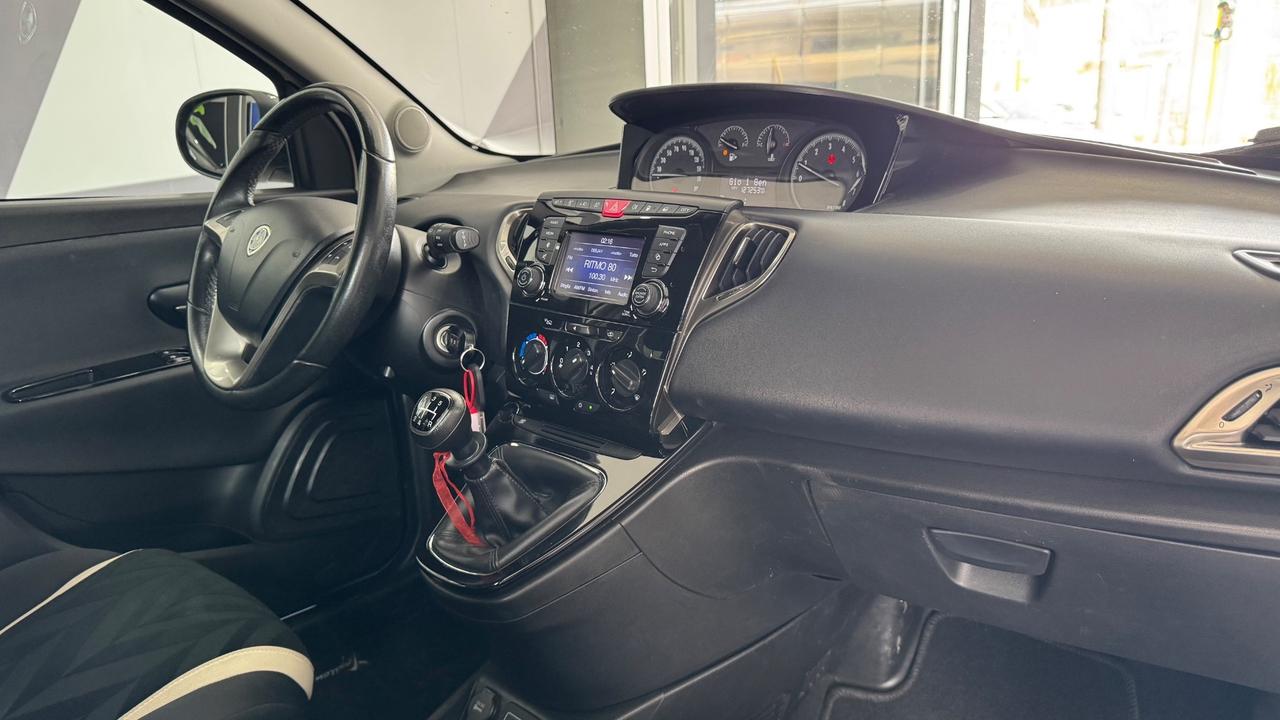 Lancia Ypsilon 0.9 TwinAir 85 CV 5 porte Metano Ecochic Gold