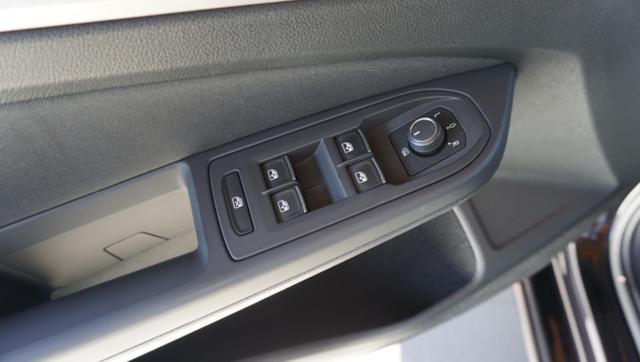 VOLKSWAGEN Golf 1.0 eTSI EVO DSG Life