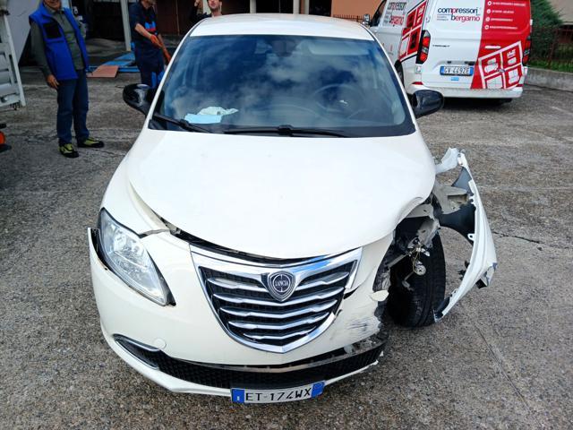 LANCIA Ypsilon 1.2 69 CV 5 porte VEICOLO PER COMMERCIANTI