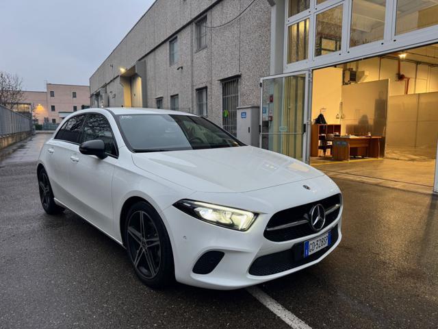 MERCEDES-BENZ A 180 d Automatic Business Extra NAVI+RETR.