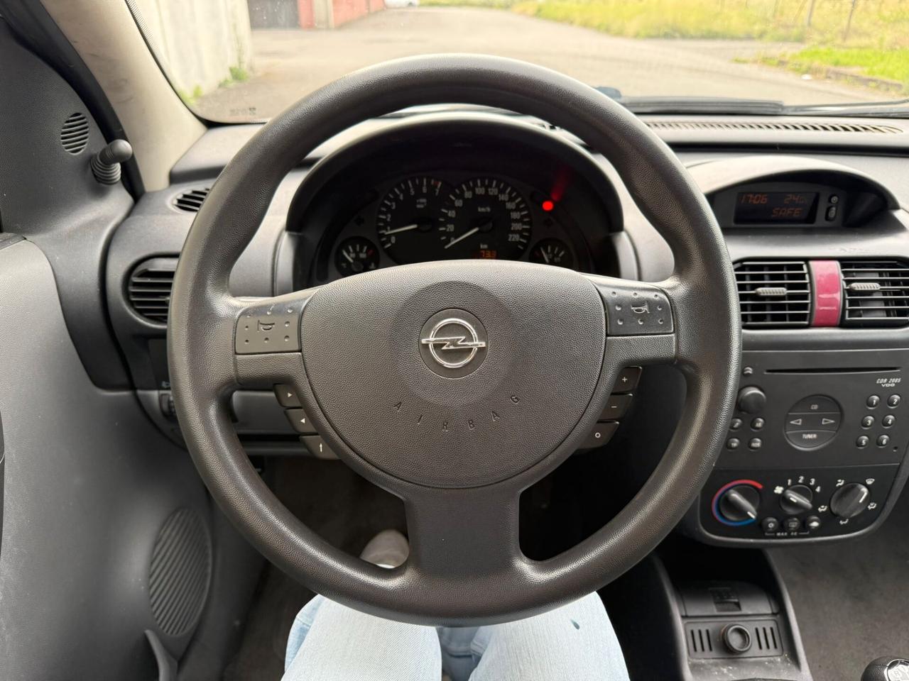 Opel Corsa 1.0i 12V 3 porte NEOPATENTATI