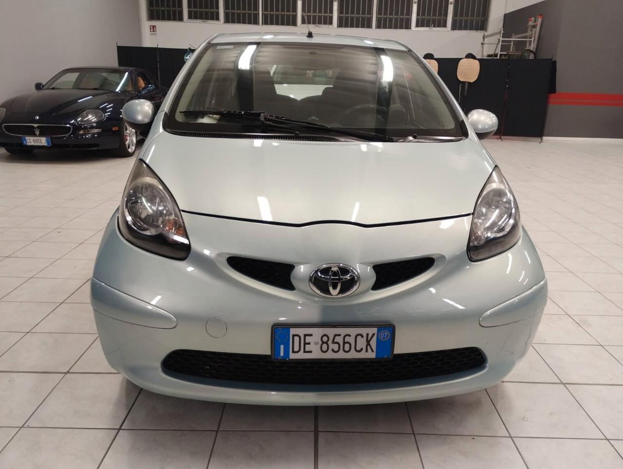 Toyota Aygo 1.0 12V VVT-i 5 porte Sol 165.000 KM