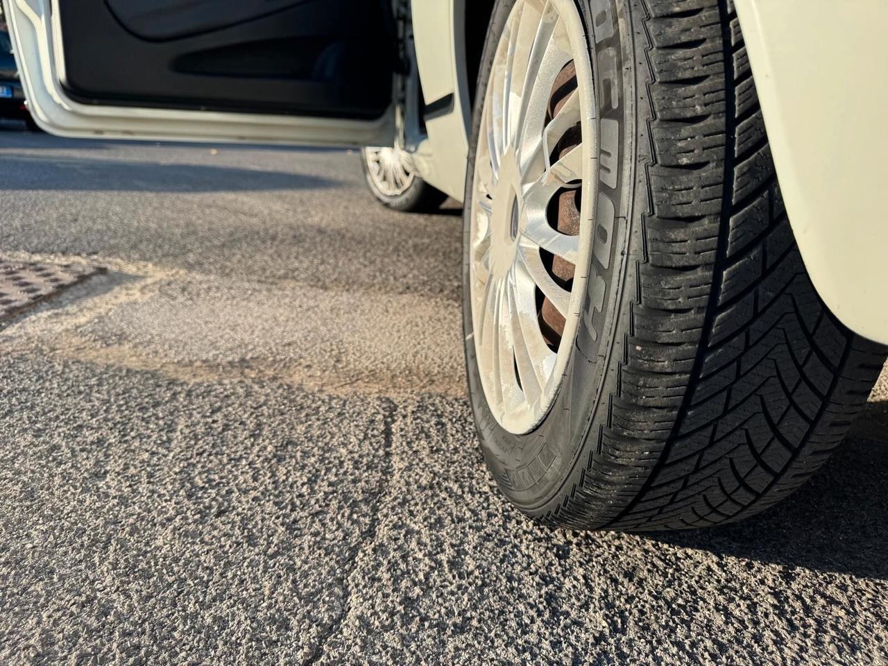 Lancia Ypsilon 1.2 BENZ 60CV ORO NEOPATENTATI 2010