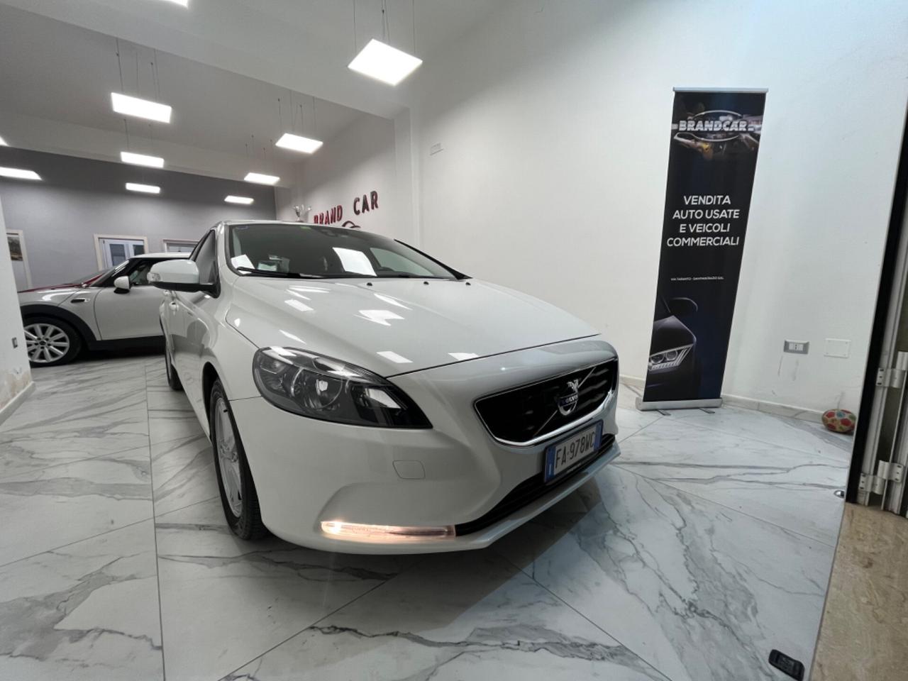 Volvo V40 D2 1.6 Momentum Unipro 2015