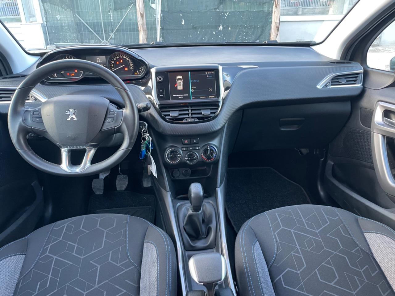 Peugeot 2008 PureTech 82 Style km 37.000 Nuova !