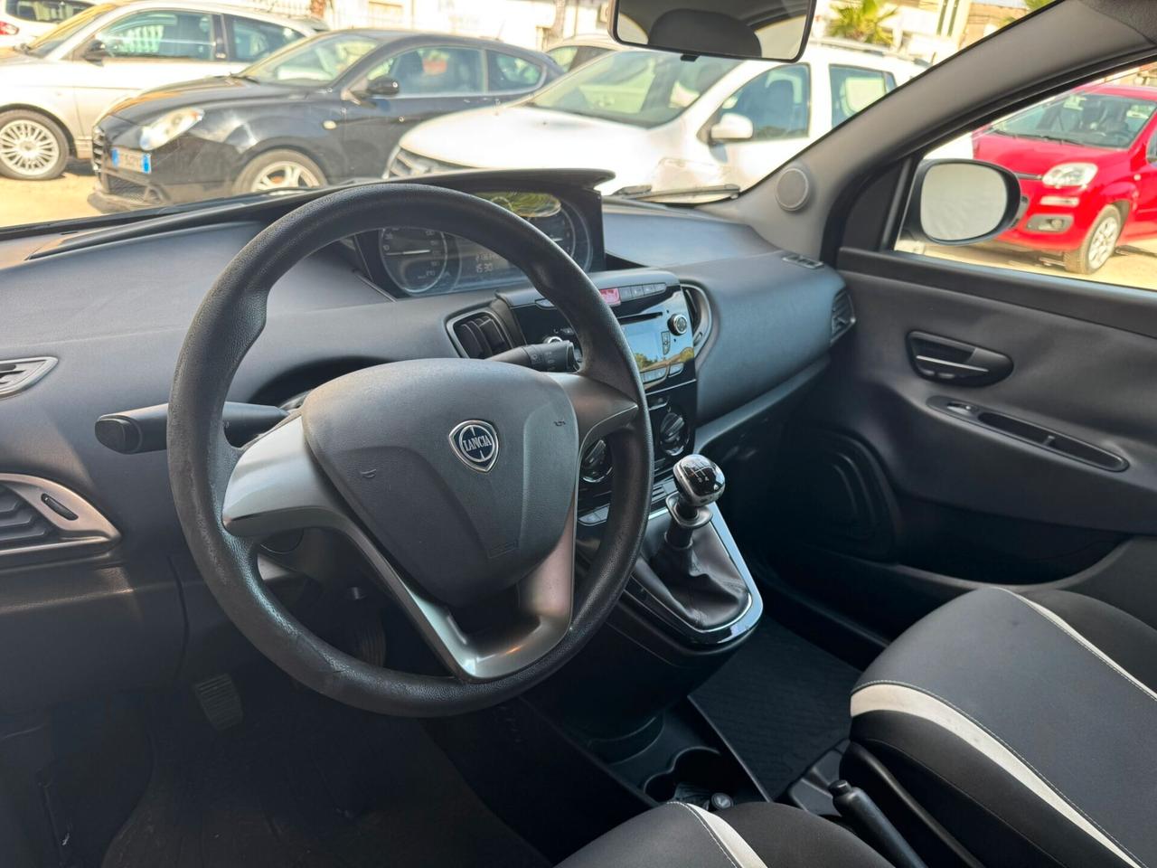 Lancia Ypsilon 5 porte Metano Ecochic Elefantino
