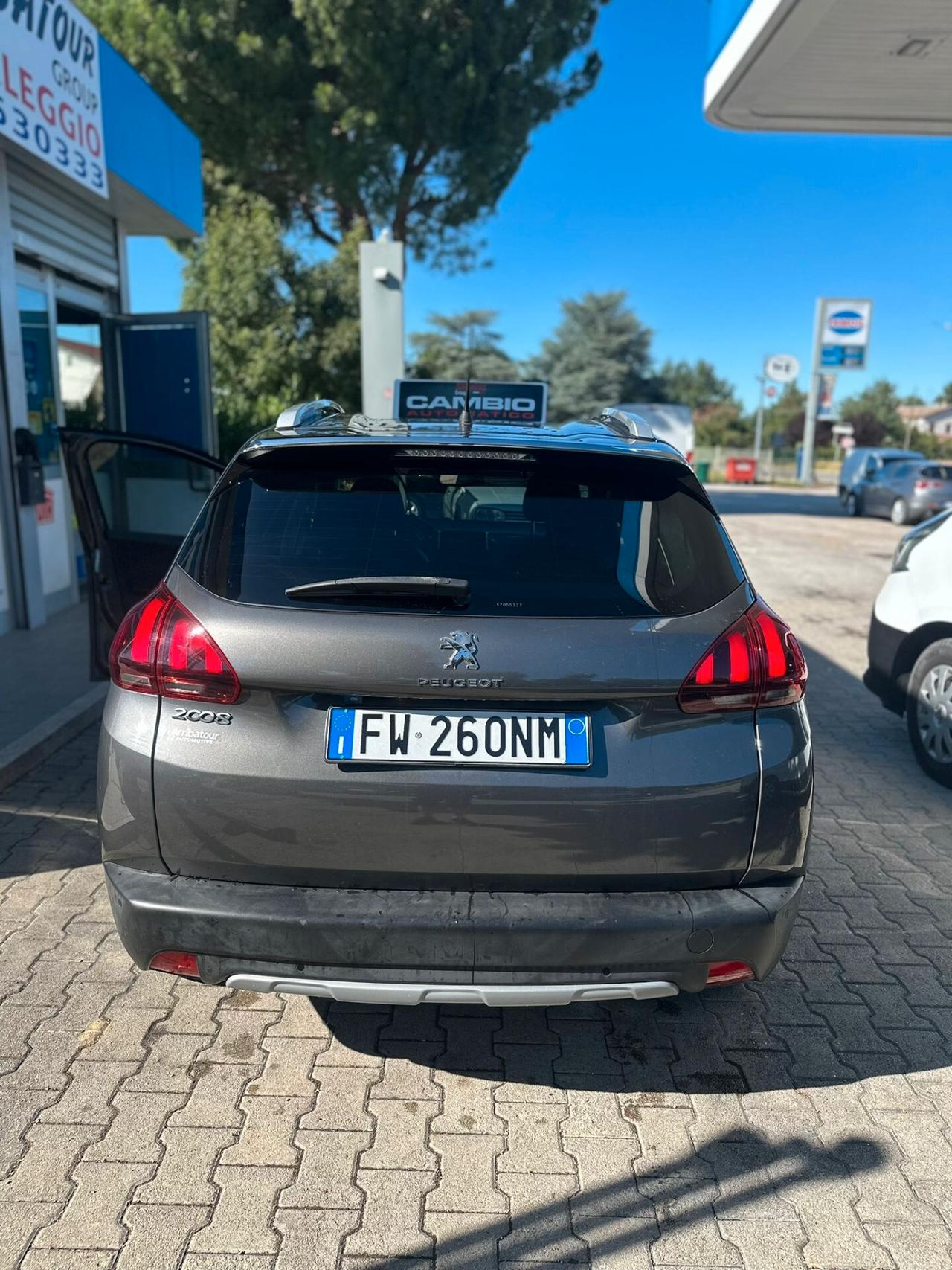 Peugeot 2008 PureTech Turbo 110 EAT6 S&S Black Matt