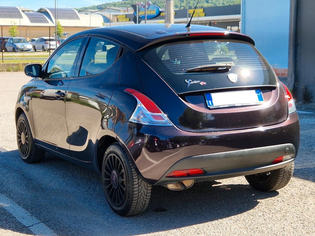 Lancia Ypsilon 1.2 69 CV 5 porte Elefantino