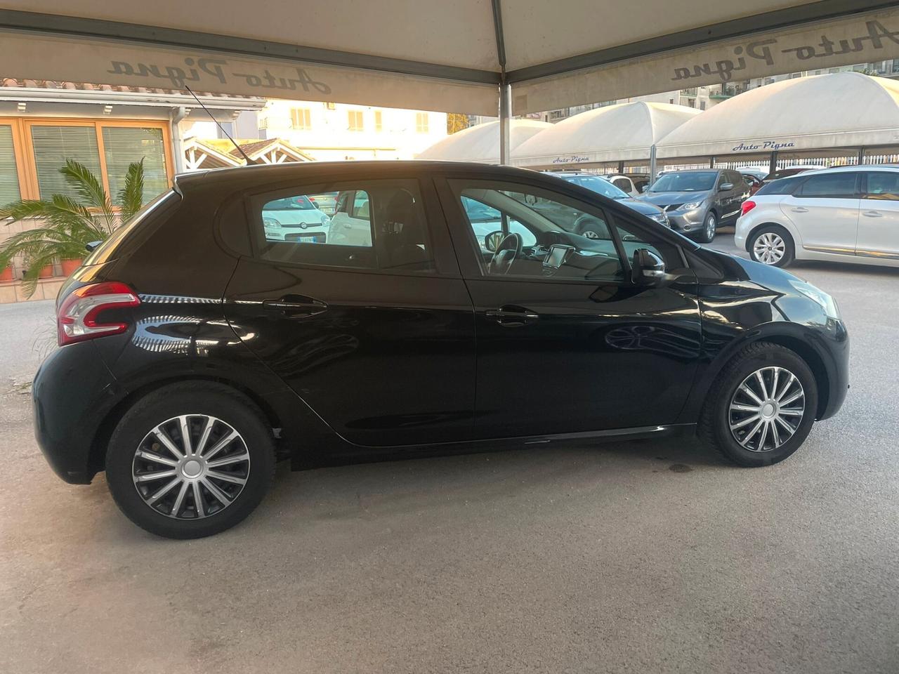 Peugeot 208 1.4 HDi 68 CV 5 porte Allure