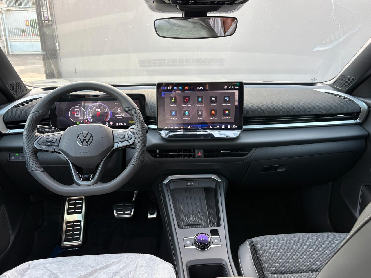 NEW VOLKSWAGEN T-ROC 1.5 eTSI ACT 150 CV DSG R-LINE