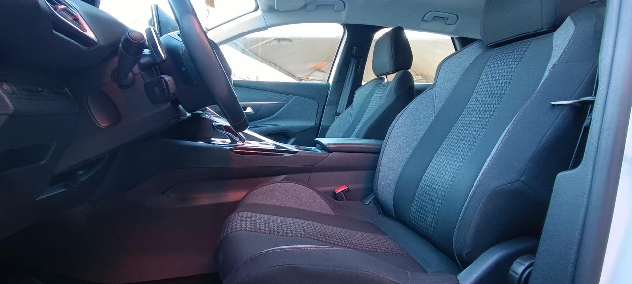 Peugeot 3008 BlueHDi 130 S&S Active