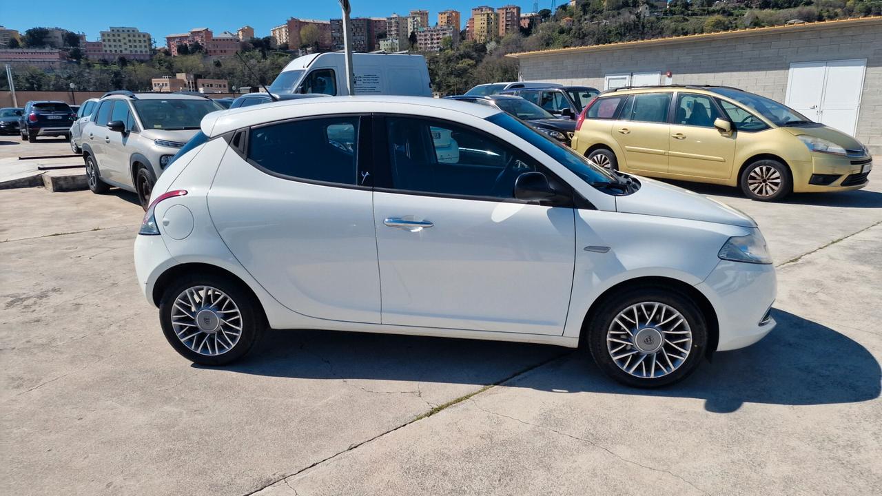 Lancia Ypsilon 1.2 69 CV Argento