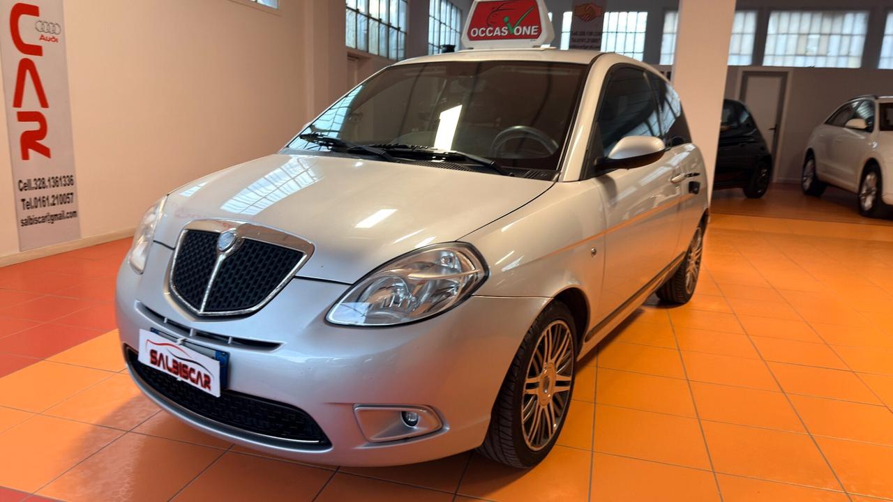 Lancia Ypsilon 1.4 16V Sport MomoDesign