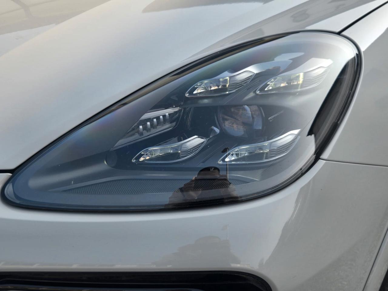 Porsche Cayenne Coupé 3.0 V6 E-Hybrid Platinum Edition