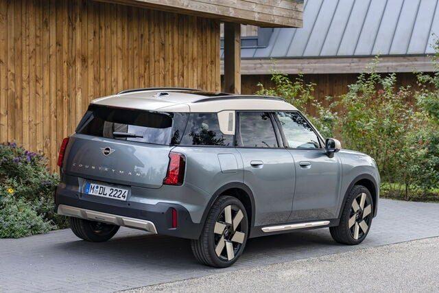 MINI Mini E Favoured Countryman