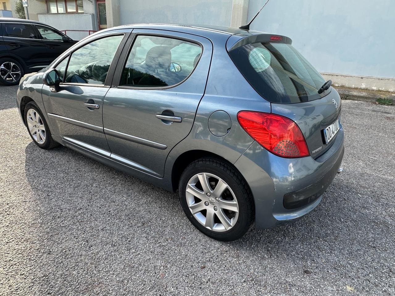 Peugeot 207 1.6 HDi 110CV neopatentati