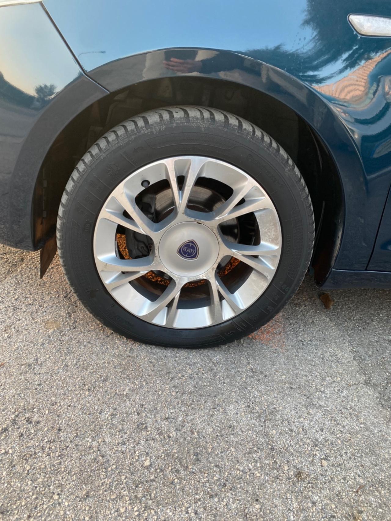 Lancia Ypsilon 1.2 69 CV 5 porte GPL Ecochic Silver