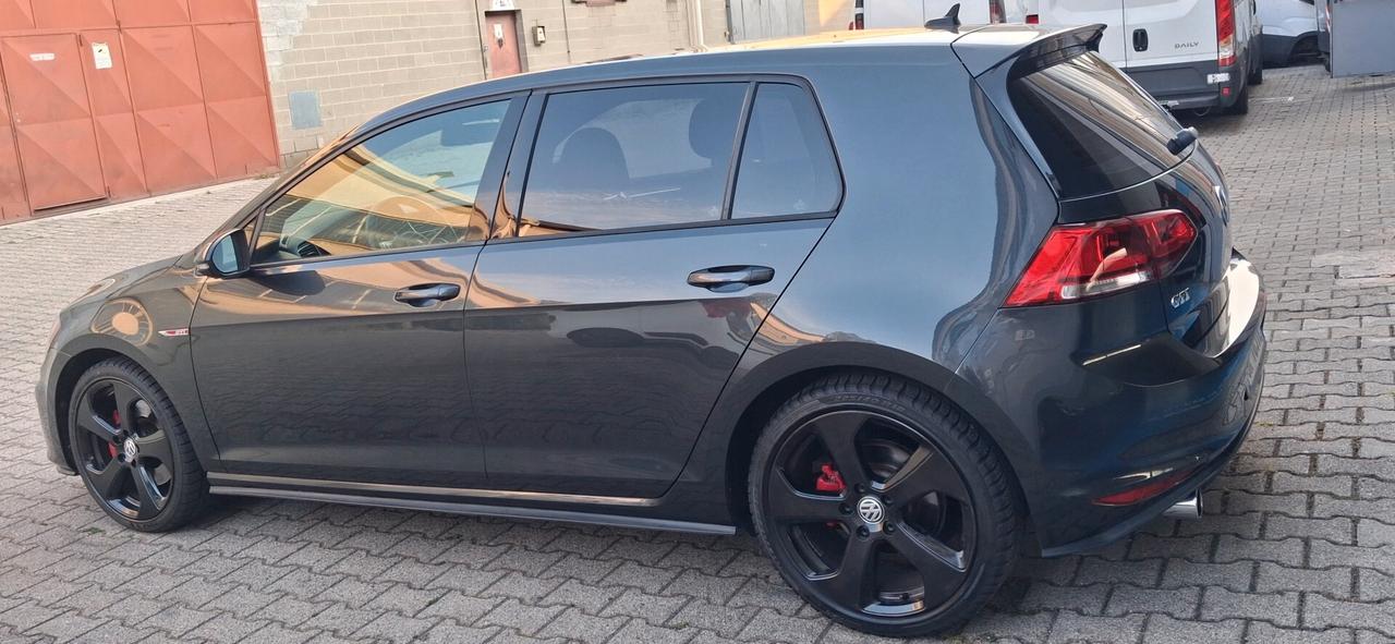 Volkswagen Golf GTI Performance 2.0 TSI DSG 5p. BlueMotion Technology