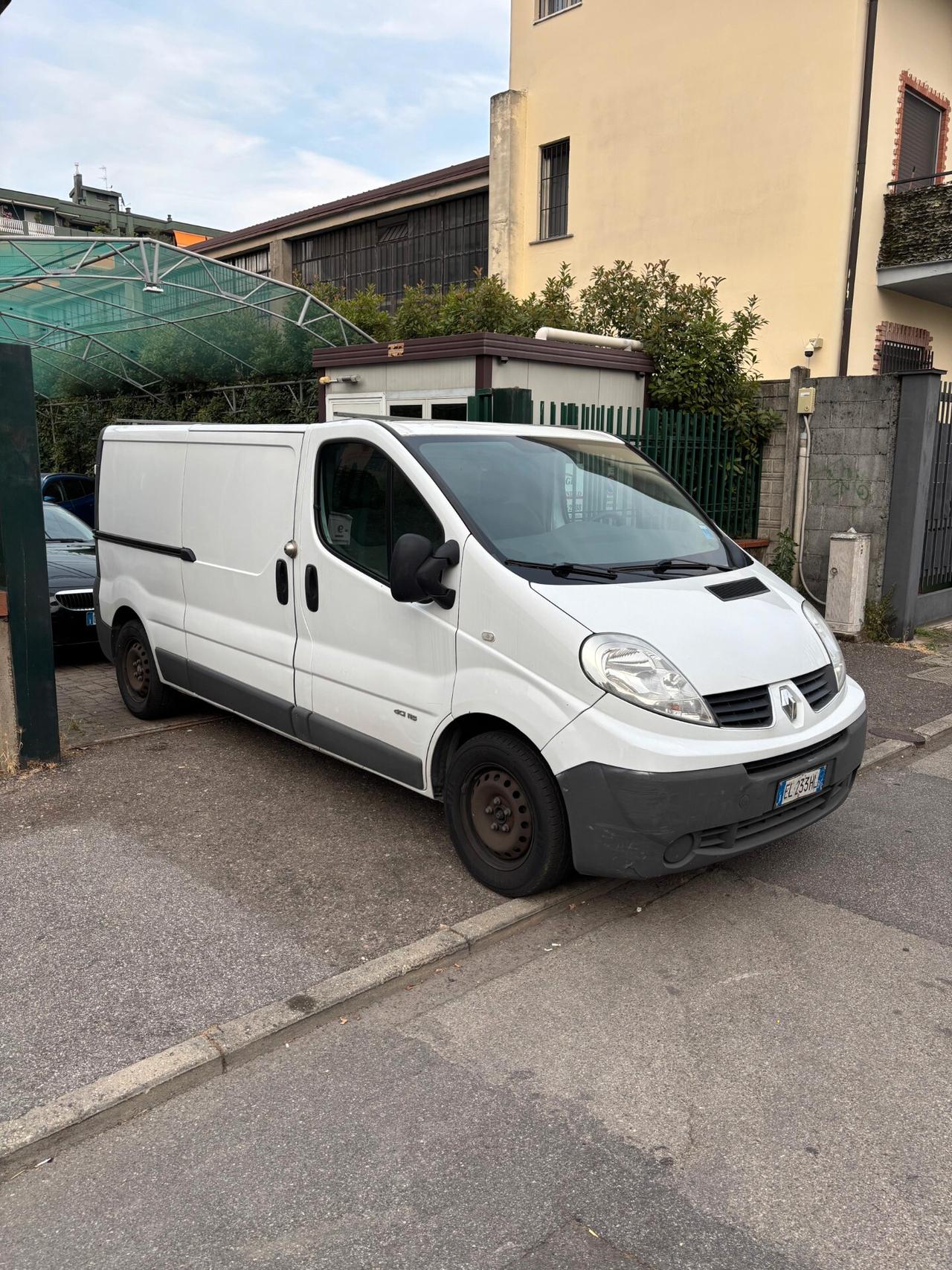 RENAULT TRAFIC