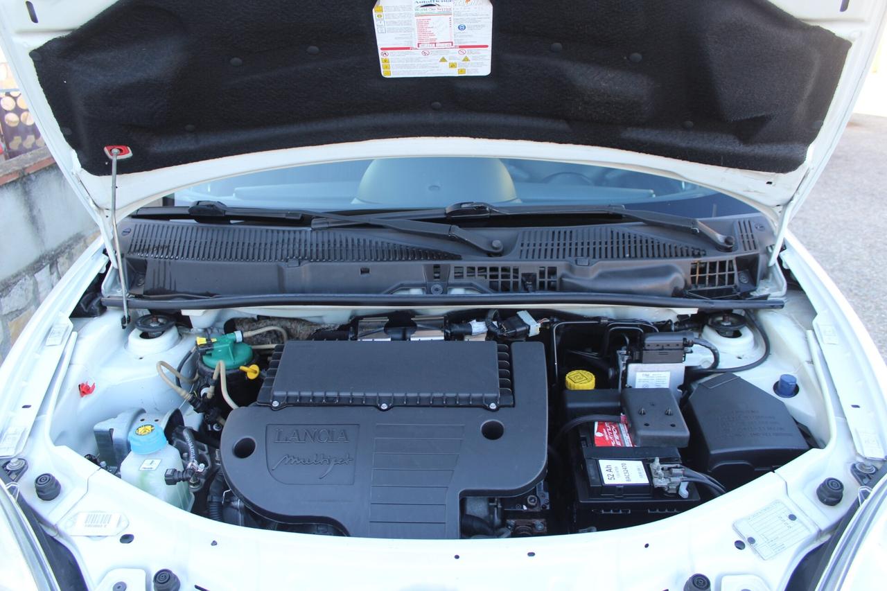 Lancia Ypsilon 1.3 MJT 90 CV Platino