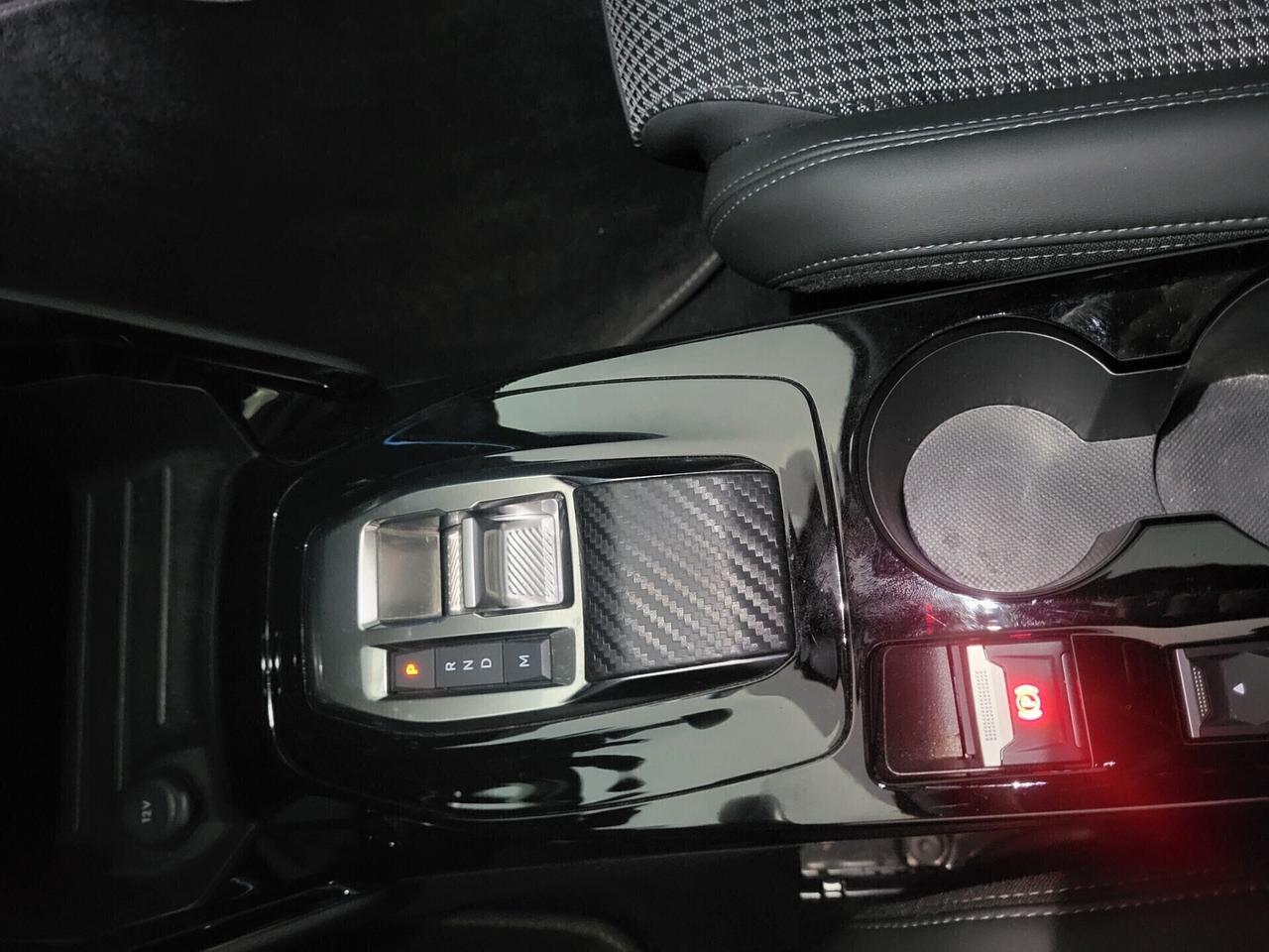 Peugeot 2008 BlueHDi 130 S&S EAT8 GT+navi+bixeno