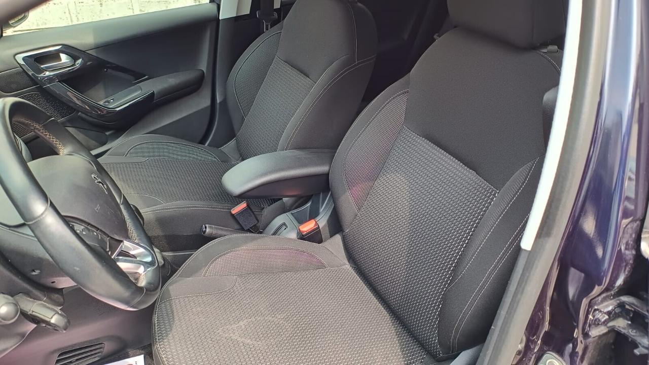 Peugeot 208 PureTech 82 5 porte Allure
