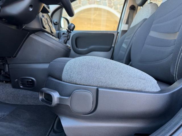FIAT Panda 1.0 HYBRID CITY LIFE+CLIMATRONIC+SCHERMO+5POSTI