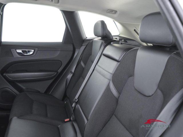 VOLVO XC60 B4 (d) AWD Geartronic Business Plus