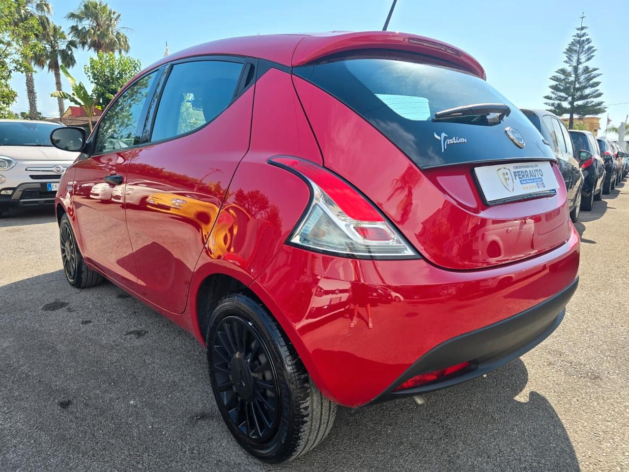 Lancia Ypsilon 1.0 FireFly 5 porte S&S Hybrid Ecochic