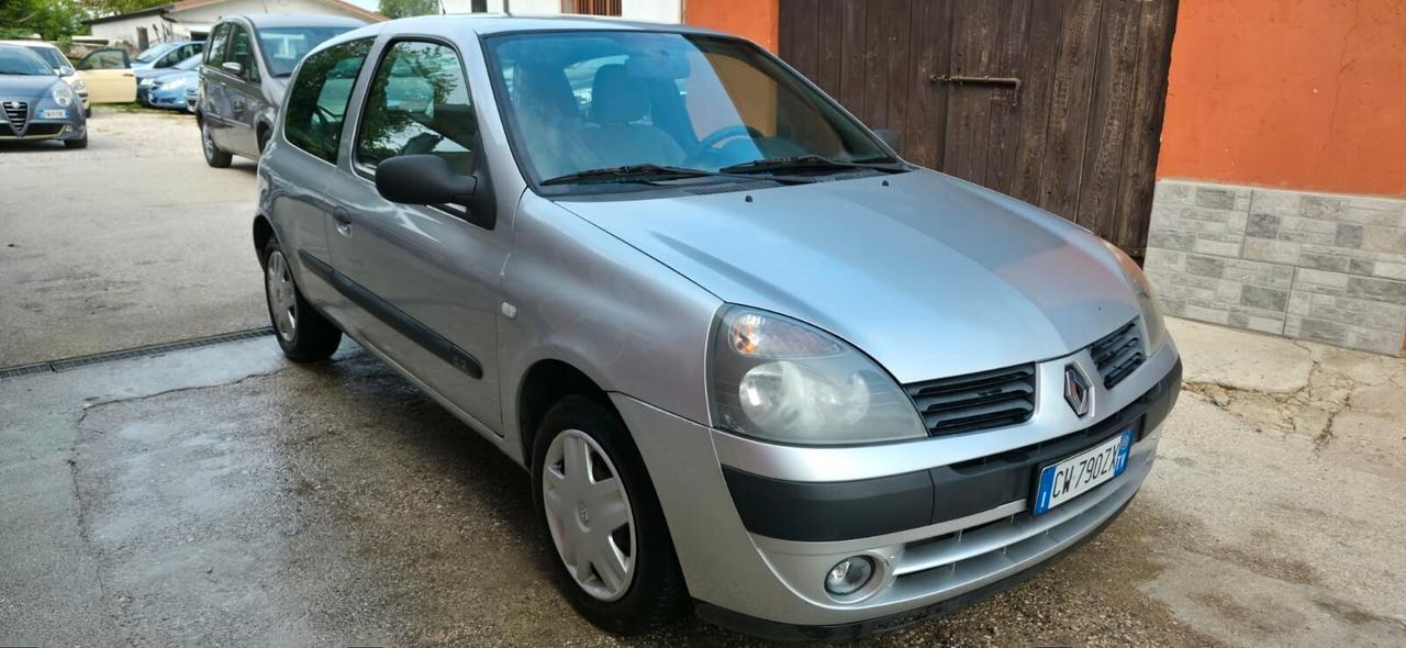 Renault Clio 1.2 cat 3 porte Confort Authentique neop