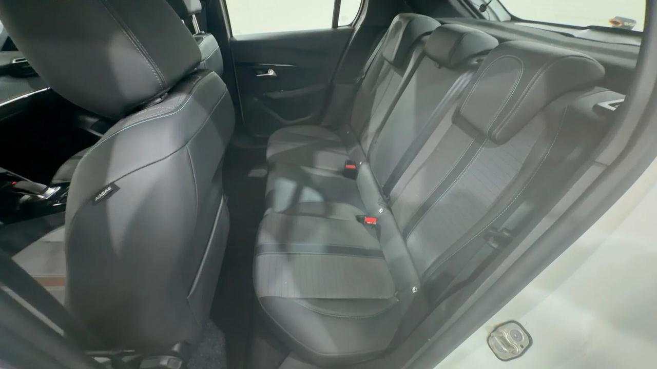 Peugeot 208 motore elettrico 136 CV 5 porte Allure
