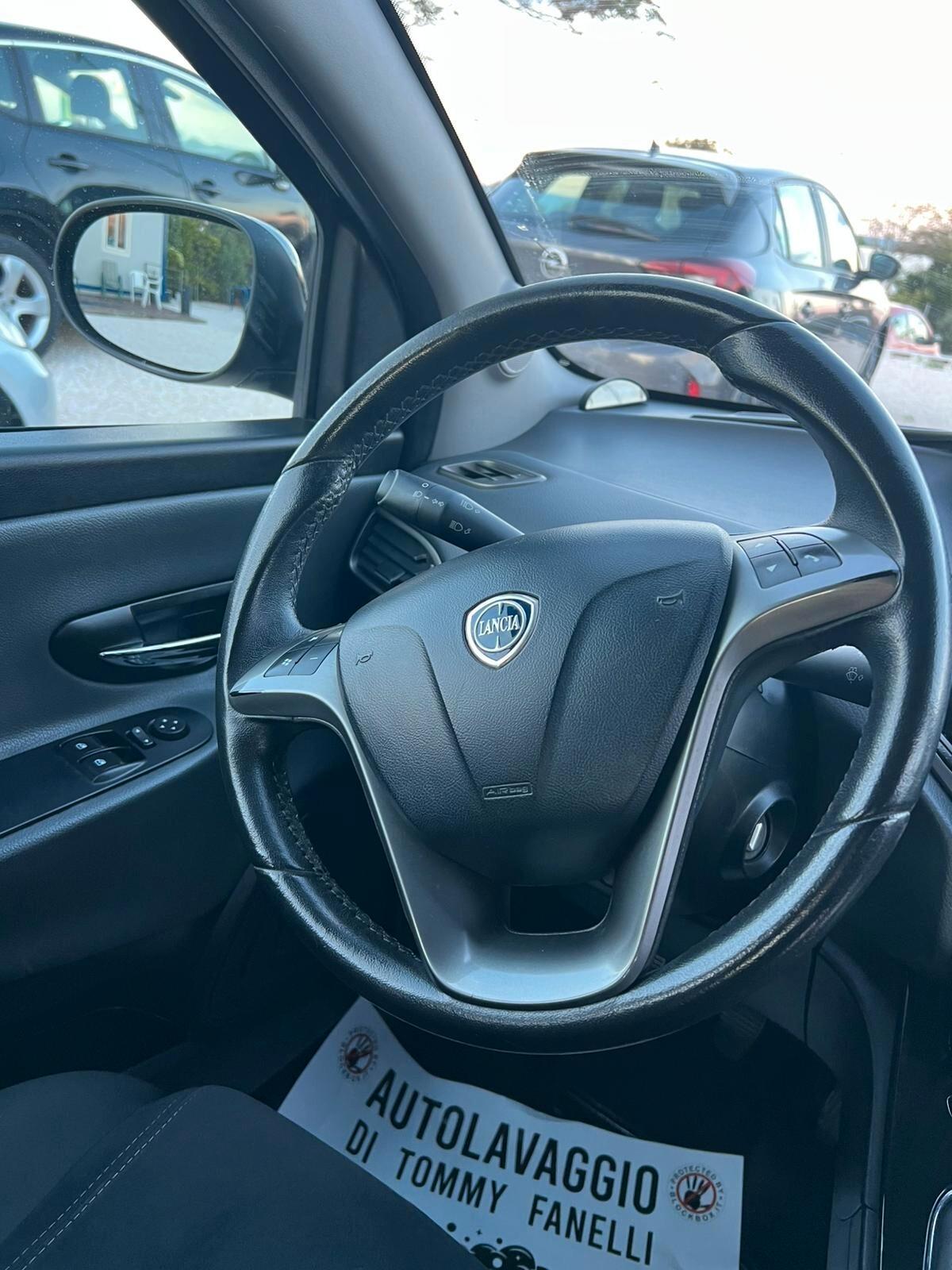 Lancia Ypsilon 1.2 69 CV 5 porte S&S Platinum