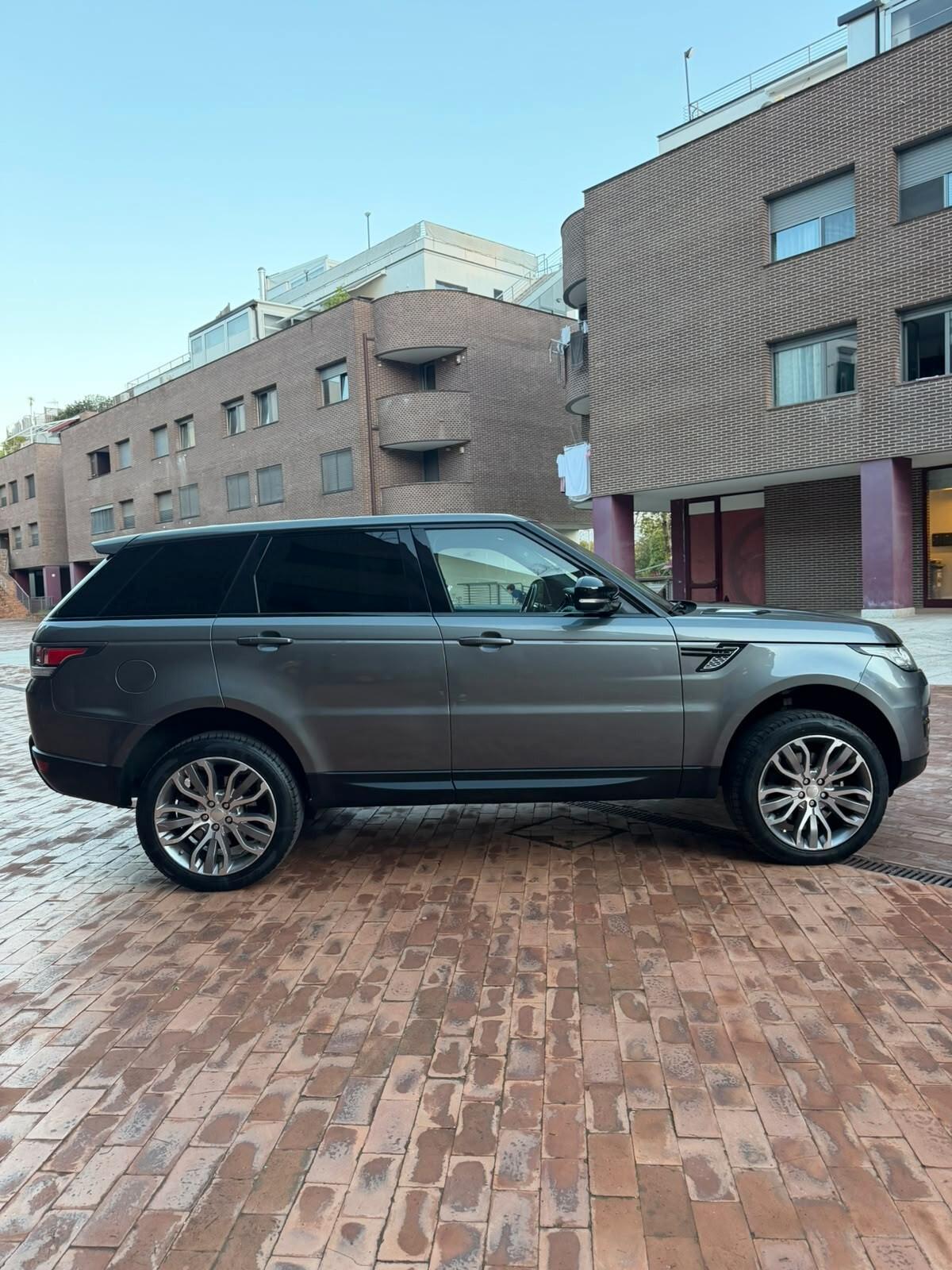 Land Rover Range Sport 3000 TDV6 HSE R DYNAMIC