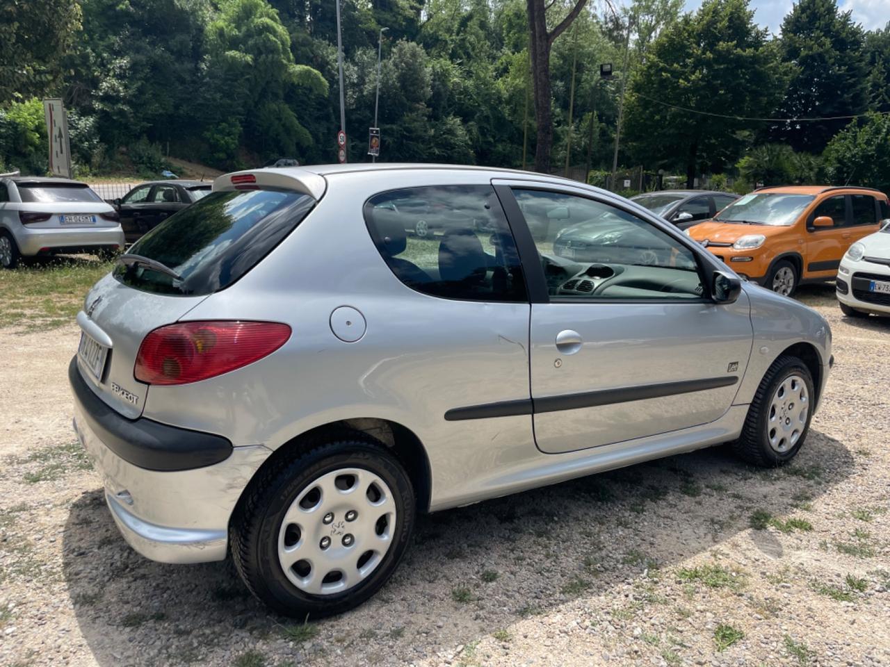Peugeot 206 1.1 3p. XT