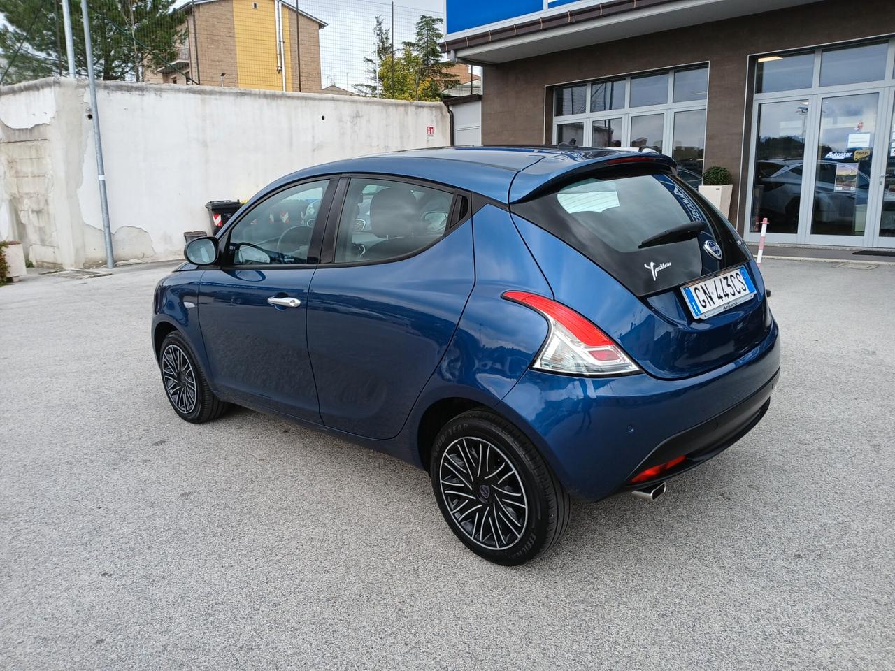 Lancia Ypsilon 1.0 HYBRID 70CV GOLD 2023