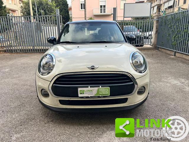 MINI Cooper D .