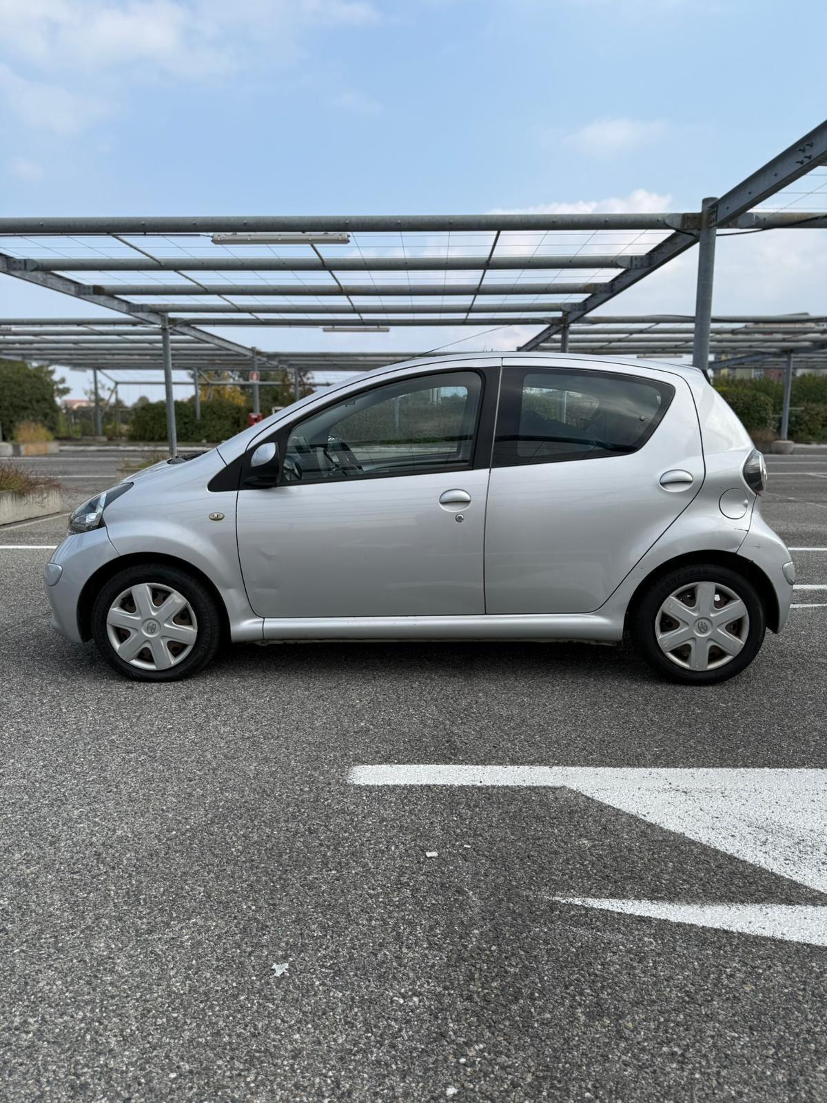 Toyota Aygo 1.0 12V VVT-i 5 porte Sol