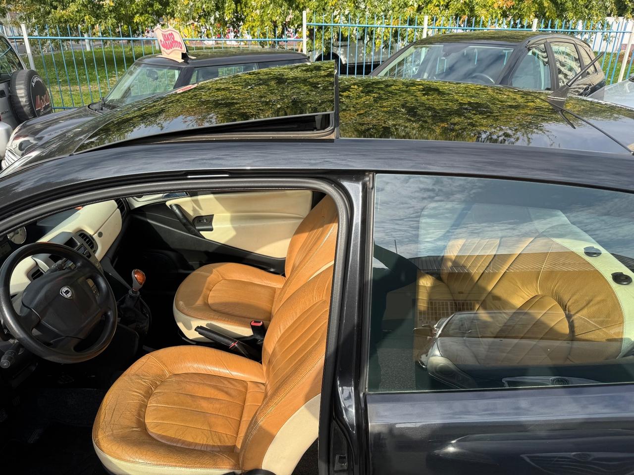 Lancia Ypsilon 1.4 16V Platino