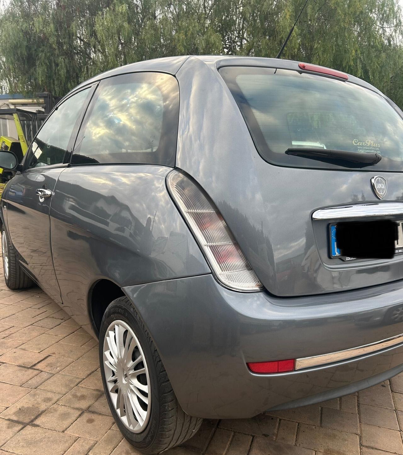 Lancia Ypsilon 1.3 MJT 75 CV Argento